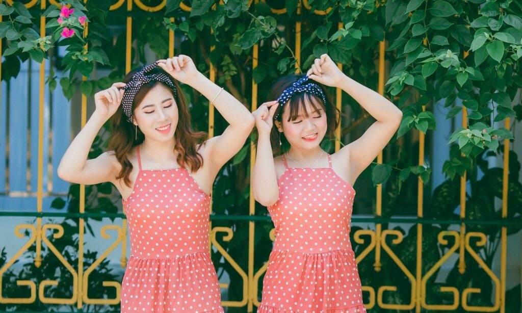 Can You Wear a Headband in a Passport Photo?