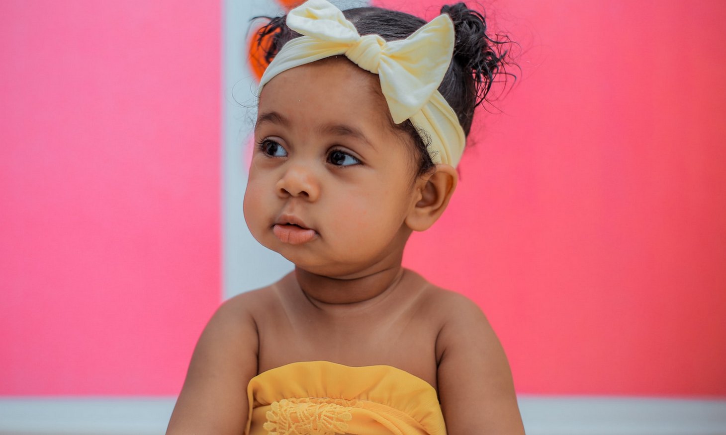 can babies wear headbands in passport photos