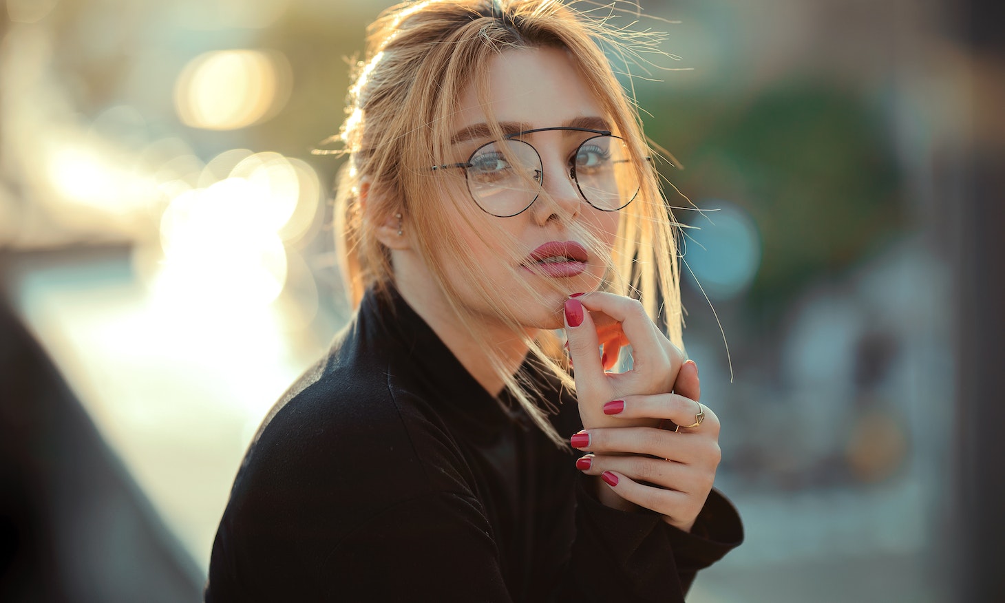 woman in a pair of glasses preparing for her photo