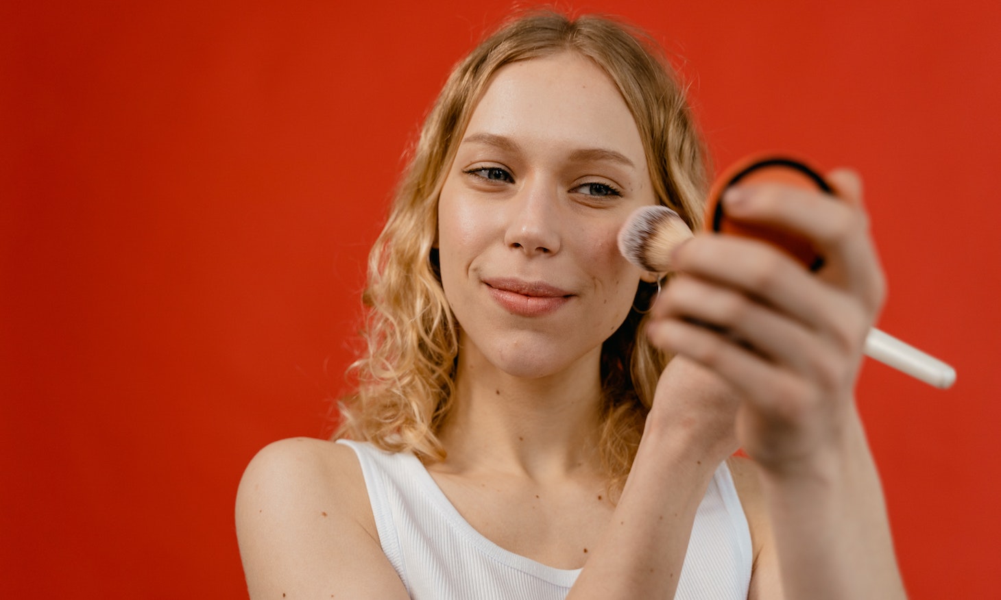 Can you wear makeup in a passport photo? Here are the dos and don'ts